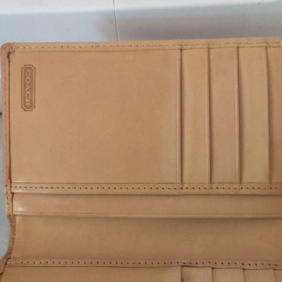 New Coach Red and Tan Wallet - Picture 4 of 5